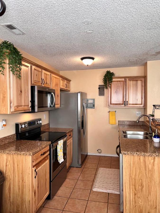 The Sunset 2-Bedroom Apartment Near Cos Airport Colorado Springs Exterior photo